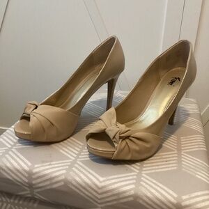 High heel beige shoes with peek a boo toe